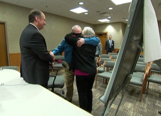 Ojo ‘Bionico’ permite a un hombre ver su esposa por primera vez en una década