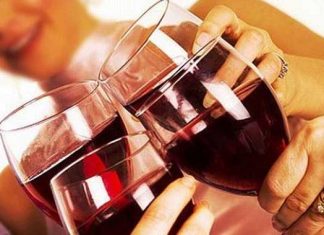 Alcohol: consumo moderado puede ofrecer beneficios a las personas mayores