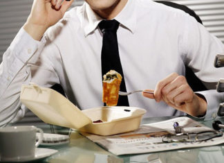 La hora del almuerzo: cómo no se deben tomar los alimentos